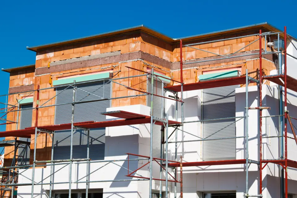 czy warto ocieplać styropianem ściany zewnętrzne w 2025 roku