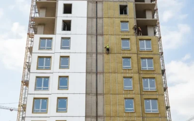 Czy można łączyć różne materiały termoizolacyjne w jednej przegrodzie?